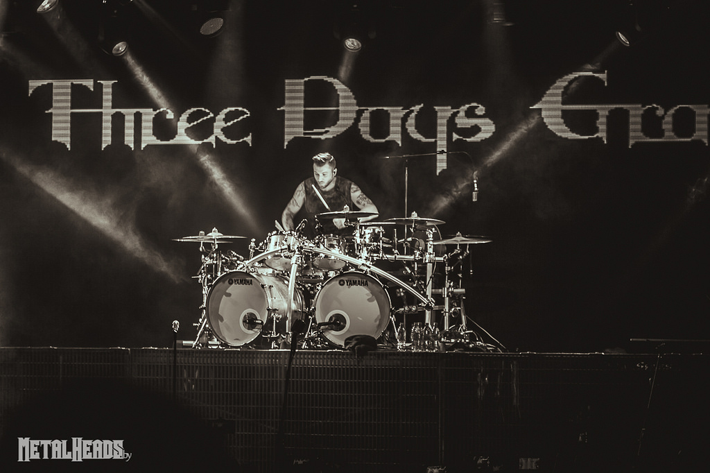 THREE DAYS GRACE